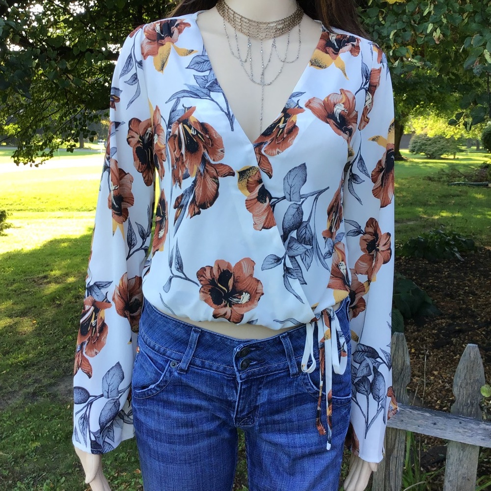 FLORAL SPLIT SLEEVES & SURPLICE TOP - Picture 6 of 8